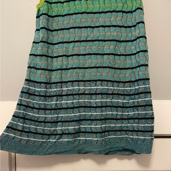 Ombré Coloring Sweater Tank Top - Picture 2 of 10